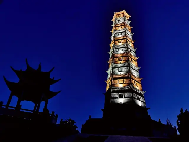 Quzhou Island, the second largest island in Zhejiang, hides a secret wonderland of green fields