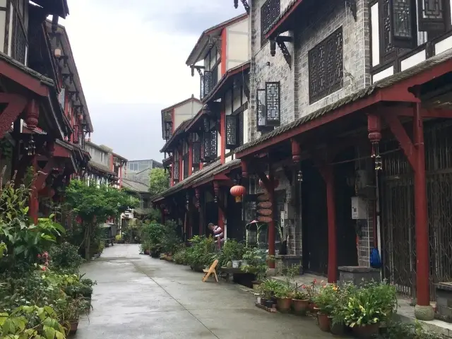 Sichuan has an off-the-beaten-path and cozy ancient town known as "Little Lijiang," which is just a 1-hour drive from Chengdu