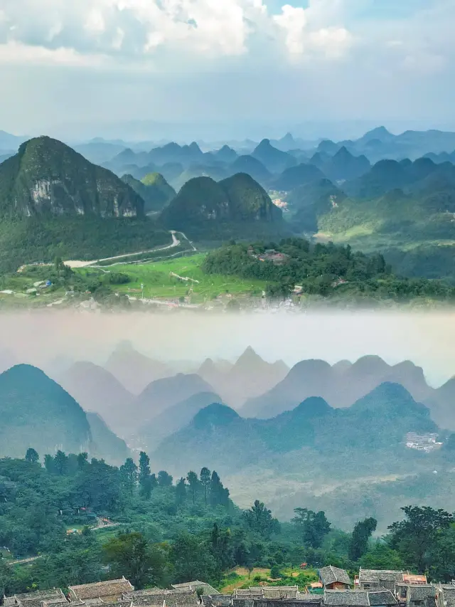 Surrounded by mountains, the thousand-year-old ancient town of Qingyuan in Guangdong stands atop a mountain