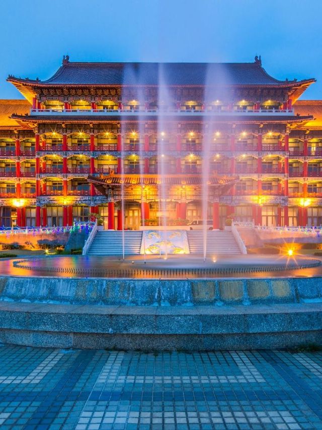 🏰✨ Kaohsiung's Palace of Dreams: Stay in Grandeur 🌇