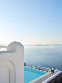 🌅 Santorini Bliss: La Perla Villas 🏨✨