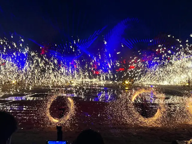 The iron flower show at Kaifeng Wansui Mountain is amazing