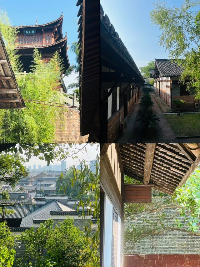 信江書院是信江畔遇到的第二座古代書院，始建於清康熙年間，院落保存完整，是上饒市區最值得一遊的古蹟。