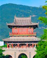 高鐵佛寺位於米山鎮米西村上西門街鐵佛寺巷內，是明清時期的建築。曾於金大定七年(1167年)歸安過鐵佛一尊，遂以此為寺名。