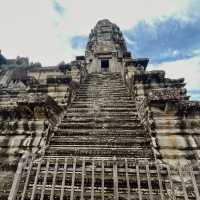 “Sunrise Magic: Exploring the Wonders of Angkor Wat”