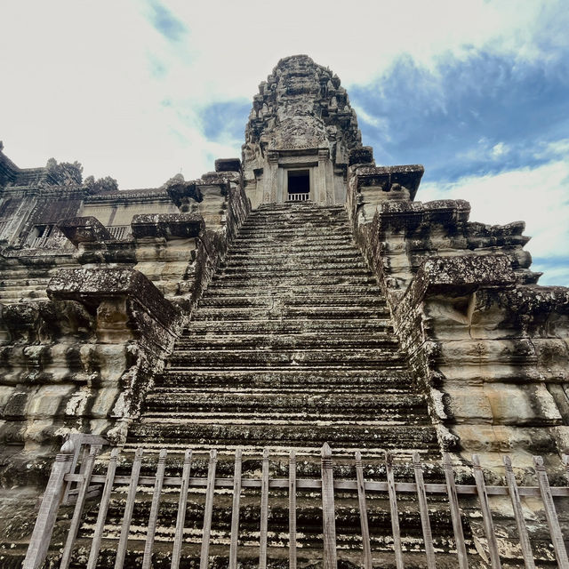 “Sunrise Magic: Exploring the Wonders of Angkor Wat”