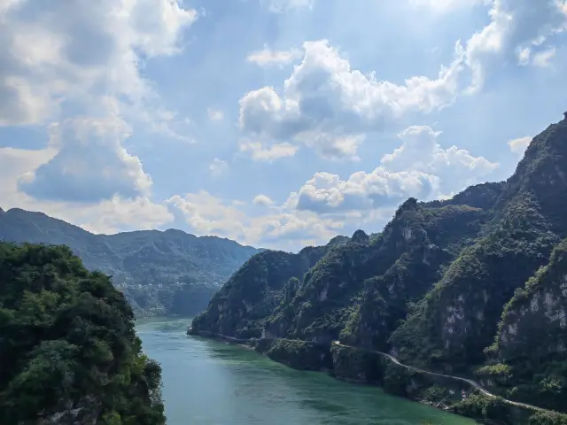Yichang, Hubei: A picturesque land of mountains and rivers