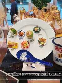 Explore the Must-Try Eats at Icon Siam's Floating Market!