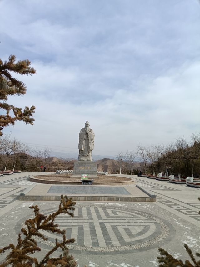 寧念家鄉一抔土，勿戀他鄉萬兩金！