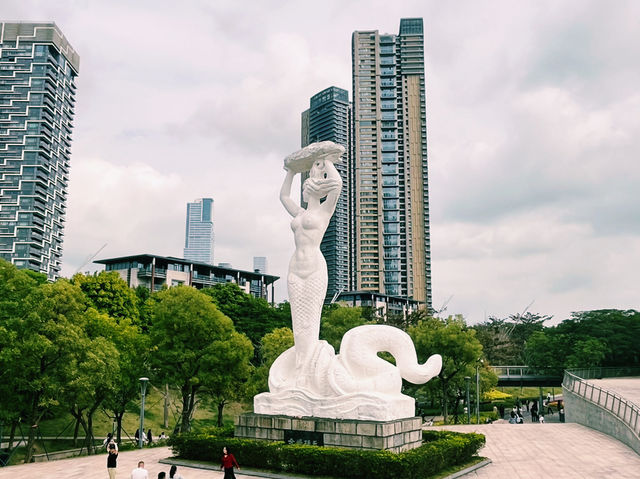 深圳南山區著名文物保護景點：女媧濱海公園-女媧補天雕像。適合拍照打卡親子遊戲觀光旅遊。