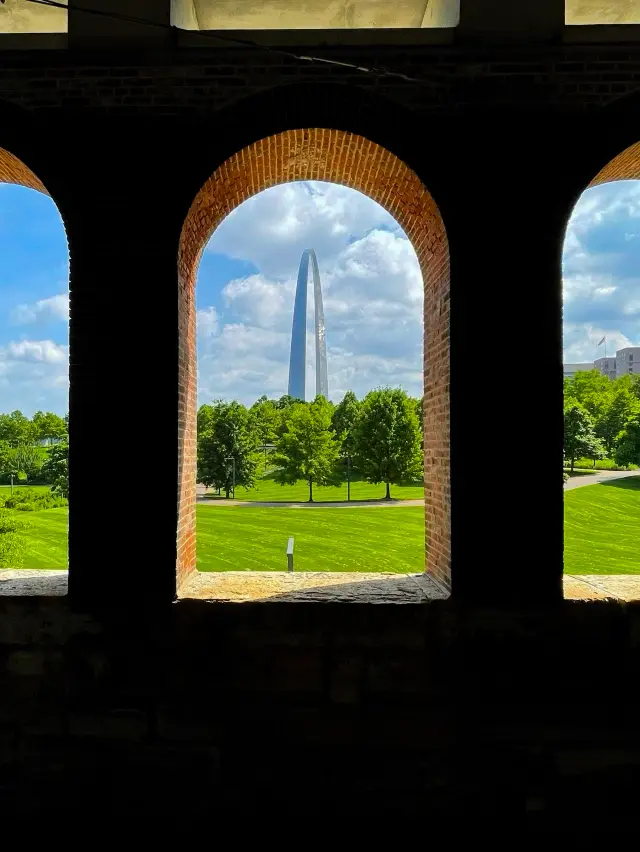 St. Louis Travel Guide!!