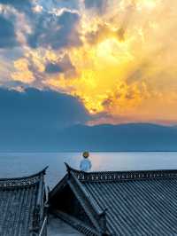 我只想留喺大理，就咁樣睇住日落吹住海風
