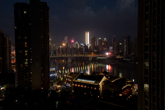 住進鎏嘉碼頭48小時，我找到重慶最魔幻的打開方式