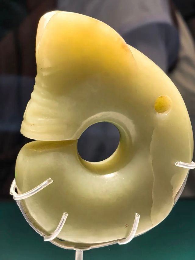終於等到你！上海博物館紅山玉器展5000年群龍出動