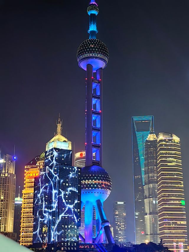 當然要感受魔都嘅繁華