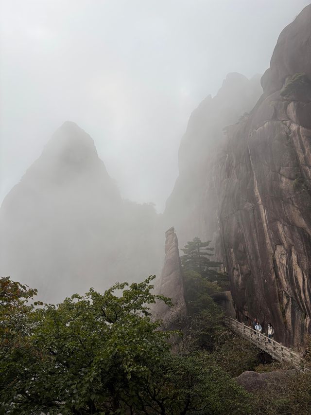雲海仙境!10月黃山絕美登頂全攻略 雲海仙境!10月黃山絕美登頂全攻略