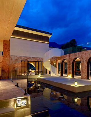 Lijiang Legend! Lie back and enjoy the wild luxury ranch hotel with views of the sunlit Golden Mountain