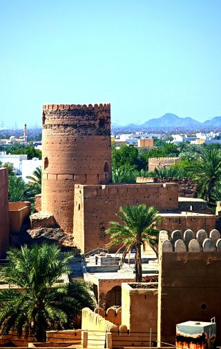 オマーンシャルキヤ：忘れられた千年の古い町に足を踏み入れ、砂漠の後の「時の盲箱」を開ける