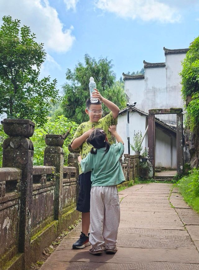 探秘齊雲山絕壁仙境