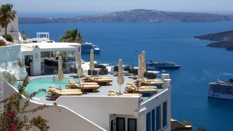 Santorini|Fira, not a budget alternative to Oia — traveler post in Ariege