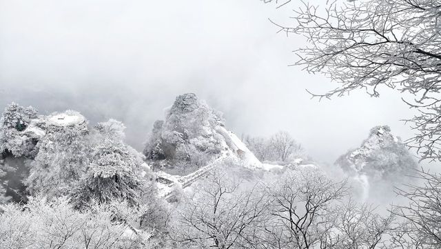天下第一仙山——武當山的俊美神奇 踏足「天下第一仙山」武當,才懂「道法自然」的深意。山間72峰朝 天下第一仙山——武當山的俊美神奇 踏足「天下第一仙山」武當,才懂「道法自然」的深意。山間72峰朝