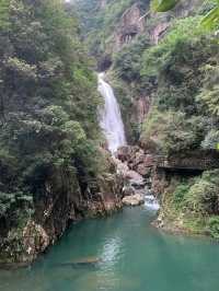 浙南秘境龍灣潭在千米懸空棧道看絕美飛瀑