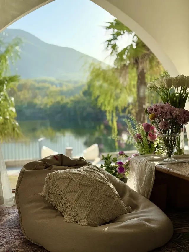 娃在加順農場當農夫，我在芷嵐秋看湖光發呆