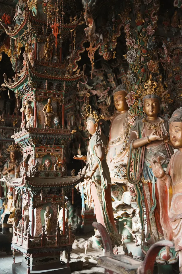 隰縣小西天：半崖聞妙音，千佛懸鏡天