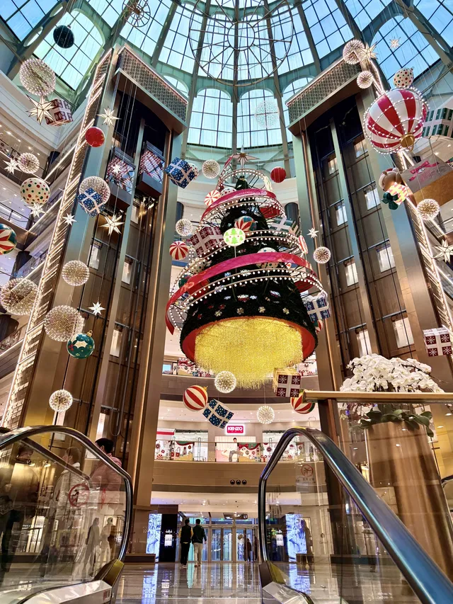 港匯今年的巨型懸浮聖誕樹美瘋了!!! 港匯今年的巨型懸浮聖誕樹美瘋了!!!