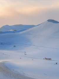 冬遊敦煌:雪落丹霞,千年窟靜待人