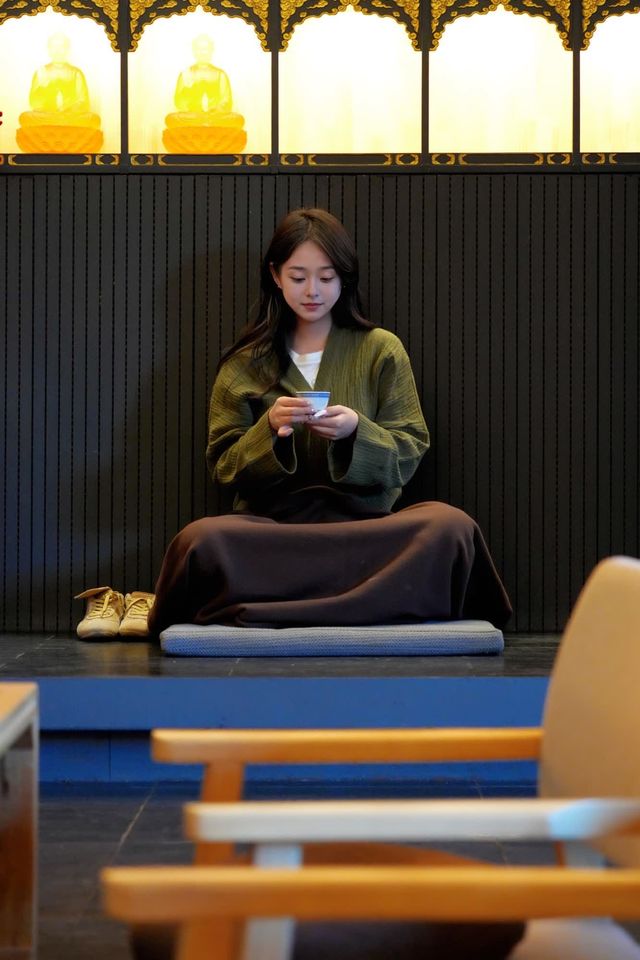 當代人破防後自癒:在山裡住露台房抄經,淨化心靈! 當代人破防後自癒:在山裡住露台房抄經,淨化心靈!