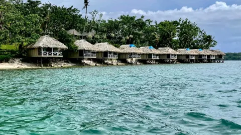 維拉港探訪：太平洋的天堂入口 — traveler post in 謝法省