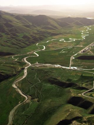 ก้าวเข้าสู่ดินแดนแห่งเทพนิยายอันลึกลับของตระกูลกานเจีย นามว่า ไป่ซือหย่า แล้วคุณจะกลายเป็นตัวเอกในบทกวีโบราณในทันที!