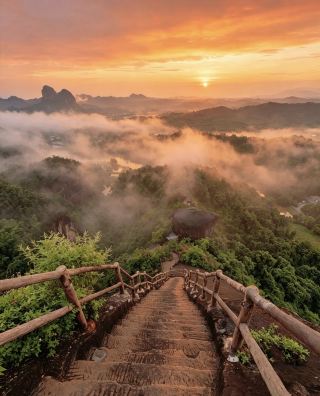 Su Shi didn’t lie to me. This Danxia sacred mountain in Guangdong left me speechless the moment I reached the summit
