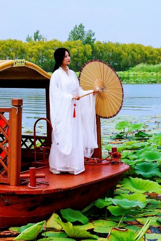 Jining Weishan Lake: A 25°C lotus breeze rendezvous in a northern water town