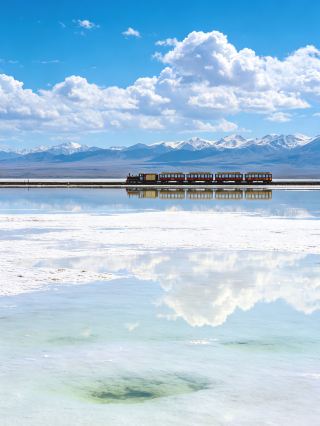 Staying at a lakeside homestay in Qinghai, I was moved to tears by the beauty