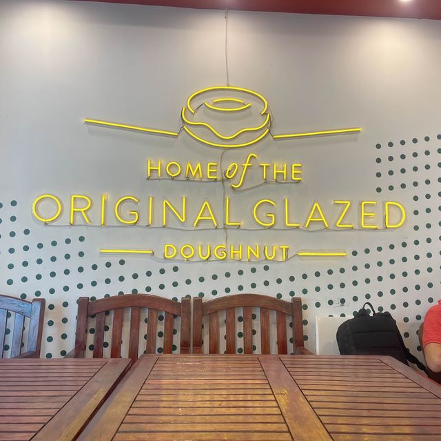 더울 땐 아이스아메리카노~~~도넛 “Krispy Kreme”
