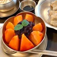 ソウル《西村》真鍮の食器で、趣のある韓国デザート