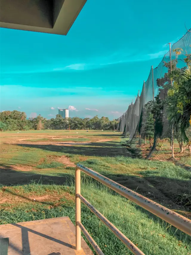 GOLFING IS AN ATTRACTION? YES, MY DEAR!
