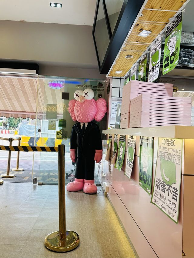 pinky-themed🍧🧁🍨instagrammable cafe…