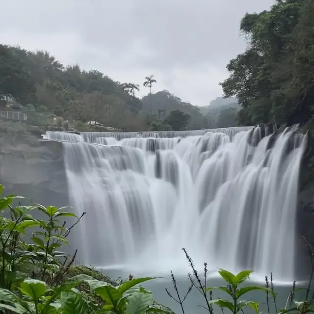 Shifen Waterfall: Taiwan's Majestic Cascade