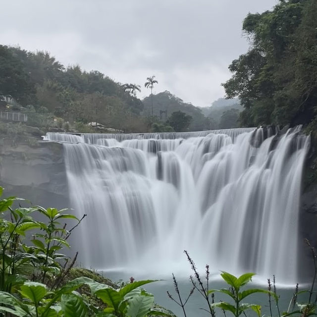 Shifen Waterfall: Taiwan's Majestic Cascade