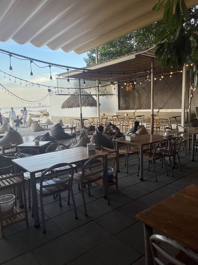 Hideout Beach Cafe & Bistro ศรีราชา☀️🍉