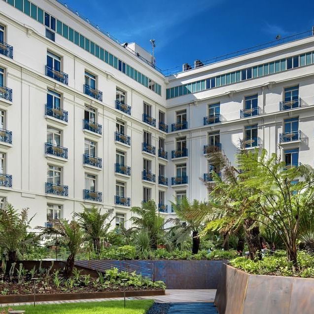 Luxury 5 star Hotel in Cannes with sea views