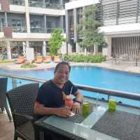 CHAMBERY POOL BAR: REFRESHING EXPERIENCE