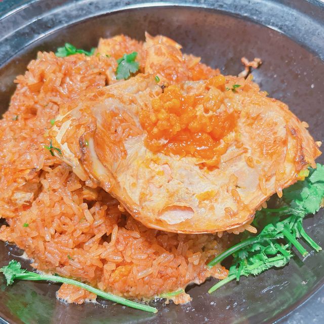 環境方面，餐廳以傳統中菜菜館裝修，夠古色古香，係呢個環境食飯都幾舒服，好適合帶埋屋企人黎開開心心聚下食餐飯~