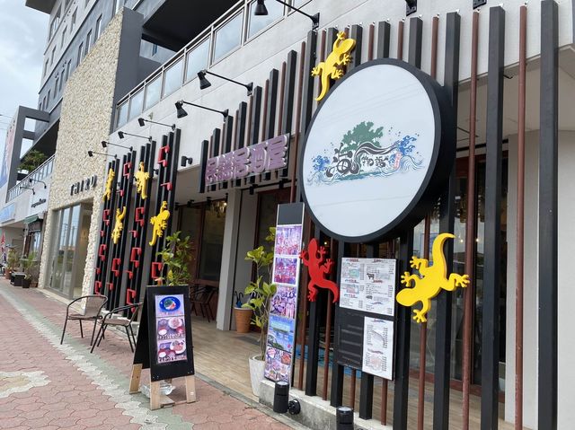 夜は三線ライブがあるそうです。ランチタイムはチャンプル定食『海物語 石垣島店』