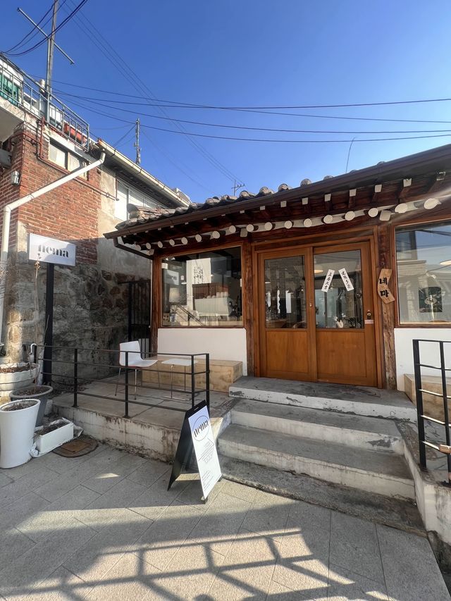 韓国/ソウル【三清洞】韓屋(ハノク)を見ながらコーヒータイム☕️🤎