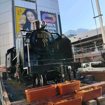 汽笛も鳴るノスタルジックな新橋SL広場 | Trip.com 東京