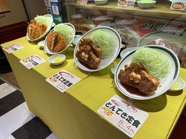 福岡・博多バスターミナル 。さすがにこれは注文できない『デカ盛りメニュー』がインパクト大『ぎおん亭』